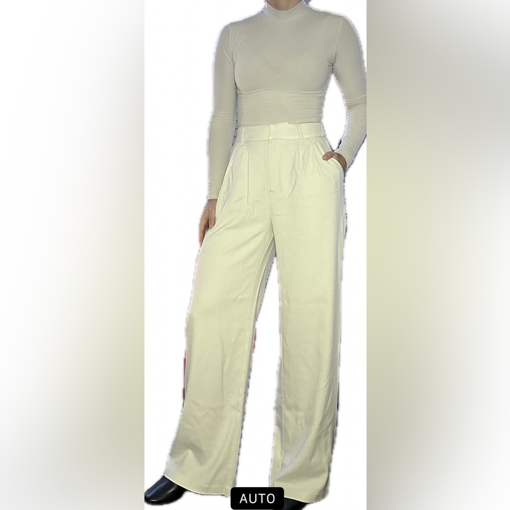 Hollister Wide Leg pants. Never worn before, very comfy. Size XS - true to size.